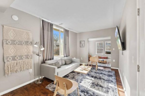 Beautiful 1Bedroom Apt - with Spacious Living Room